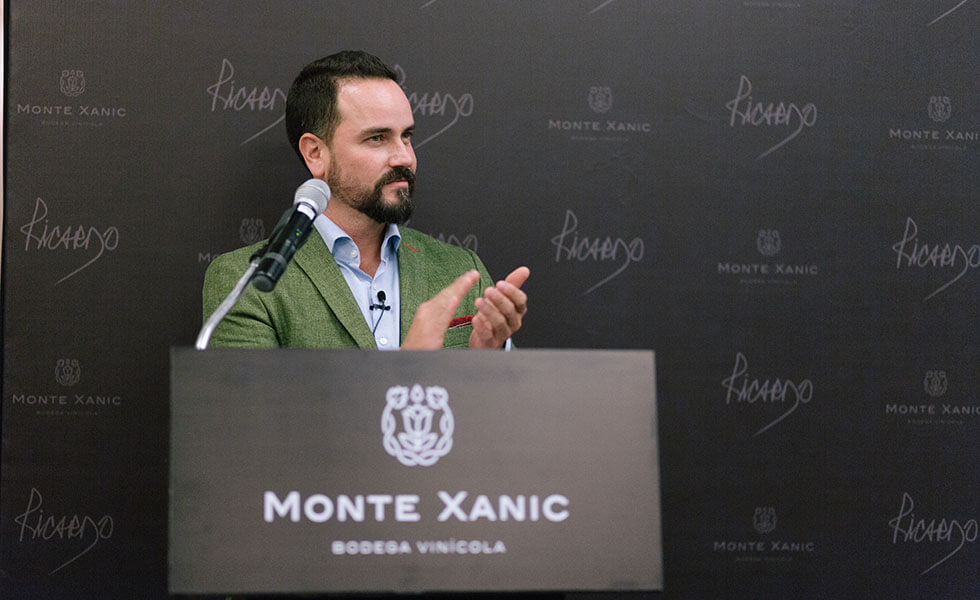  Monte Xanic y el artista plástico Pablo Vargas celebran al vino mexicanoSubtítulo