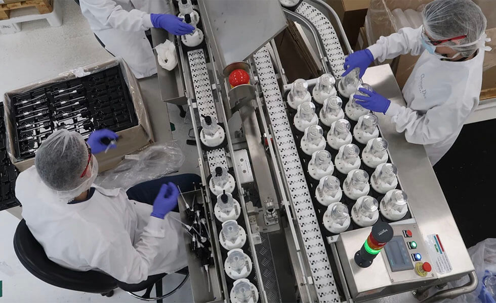  Dior y Givenchy comienzan a fabricar gel antibacterialSubtítulo