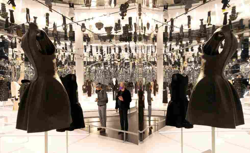  Museo Met de Nueva York repasa 150 años de la historia de la modaSubtítulo