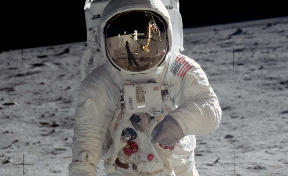  Buzz Aldrin y Omega en el aniversario 53 de la llegada a la LunaSubtítulo