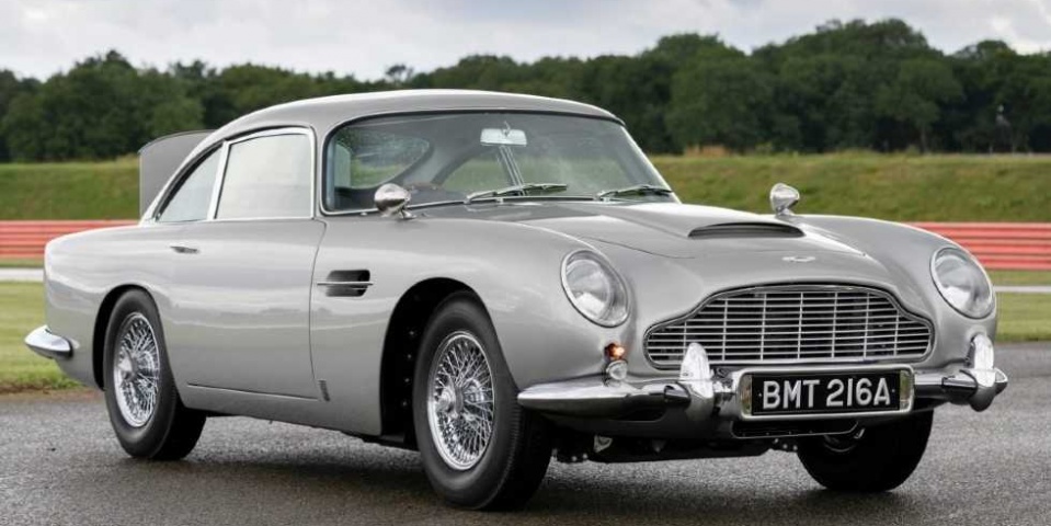 Regresa el Aston Martin de James Bond 007
