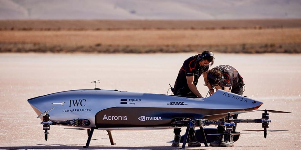 IWC se une con Airspeeder, el primer coche volador del mundo