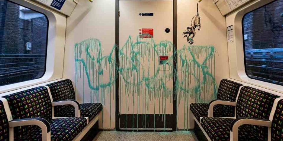 Banksy deja un mensaje en el metro de Londres